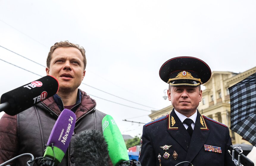 Парад ретротехники прошел в Москве 28 фото