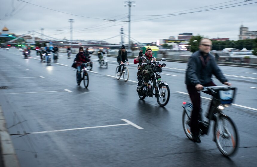 Ночной велопарад прошел в Москве 8 июля 1 фото