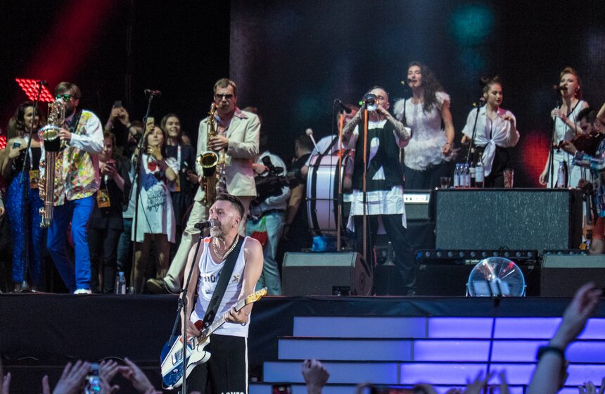 "20 лет на радость": юбилейный концерт "Ленинграда" в Москве 13 фото