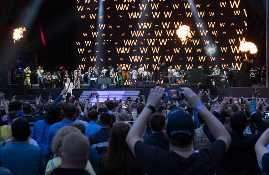 "20 лет на радость": юбилейный концерт "Ленинграда" в Москве 11 фото