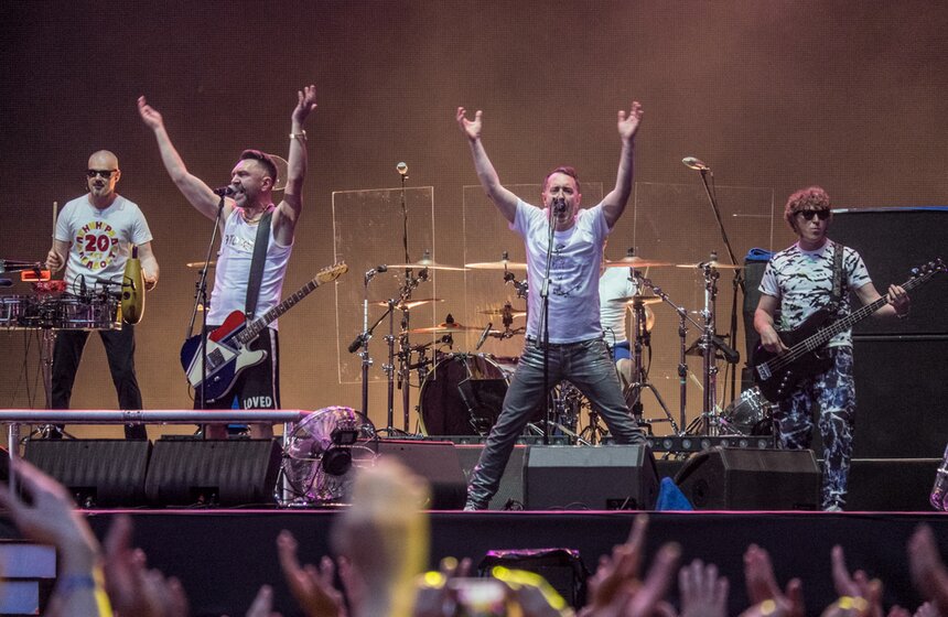 "20 лет на радость": юбилейный концерт "Ленинграда" в Москве 4 фото