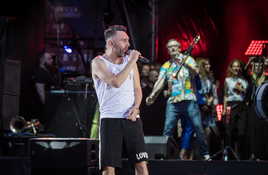 "20 лет на радость": юбилейный концерт "Ленинграда" в Москве 7 фото