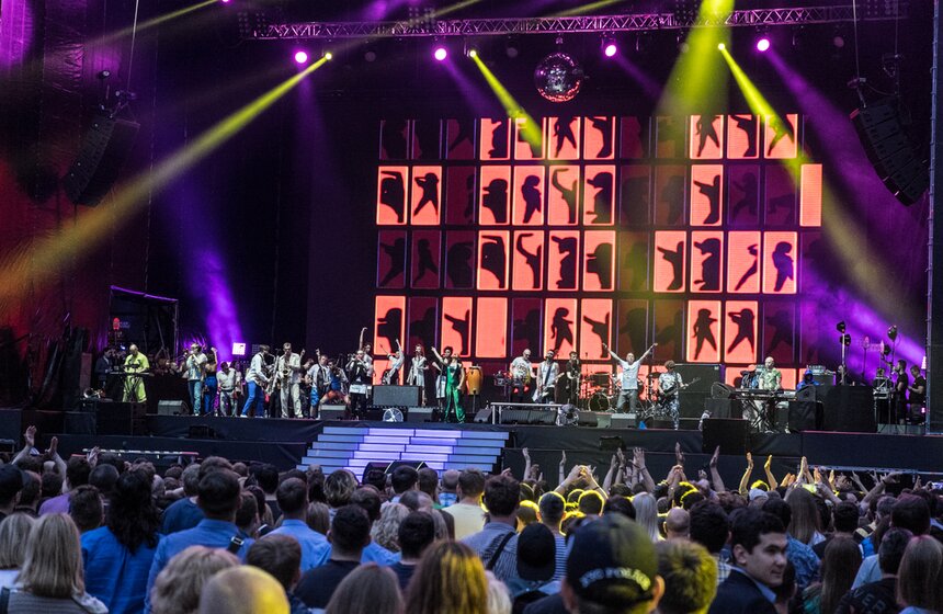 "20 лет на радость": юбилейный концерт "Ленинграда" в Москве 8 фото