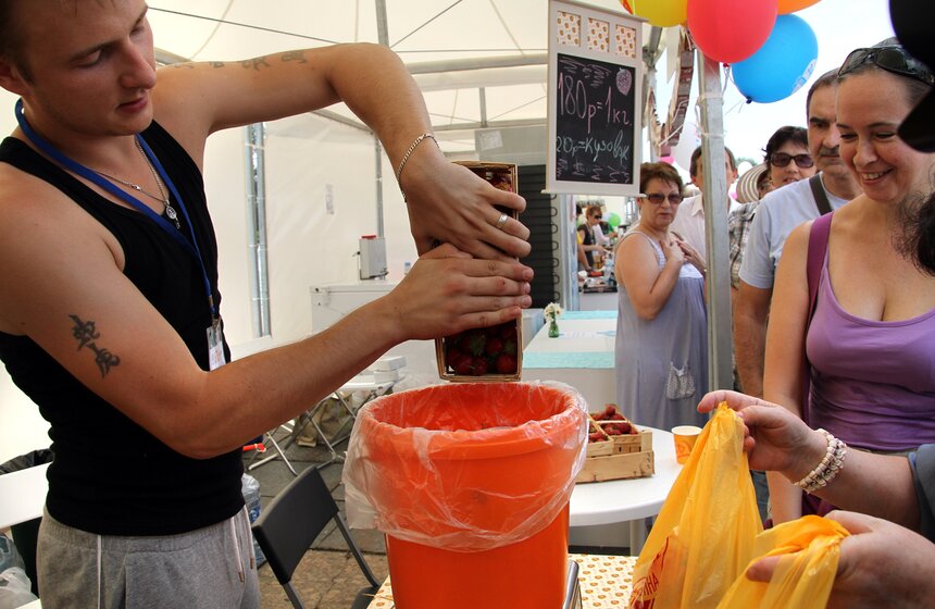 На Фестиваль клубники привезли около двух тонн ягод 8 фото