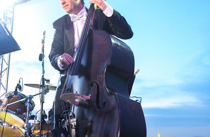 Оркестр Большого театра выступил на крыше "Москвы 24" 4 фото