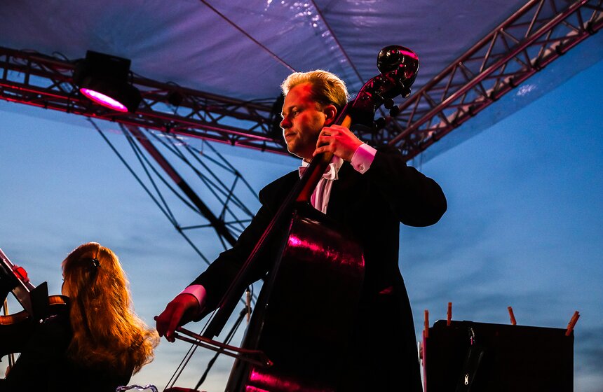 Оркестр Большого театра выступил на крыше "Москвы 24" 6 фото