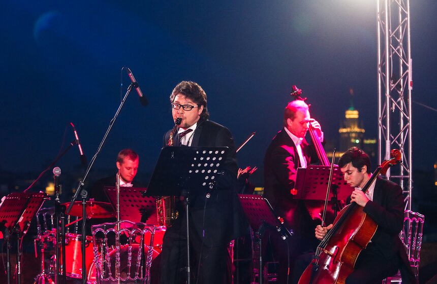 Оркестр Большого театра выступил на крыше "Москвы 24" 10 фото