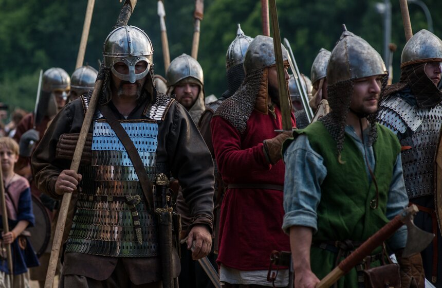 Фестиваль "Битва тысячи мечей" открылся в "Коломенском" 28 фото