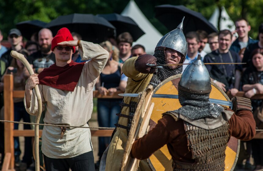 Фестиваль "Битва тысячи мечей" открылся в "Коломенском" 1 фото