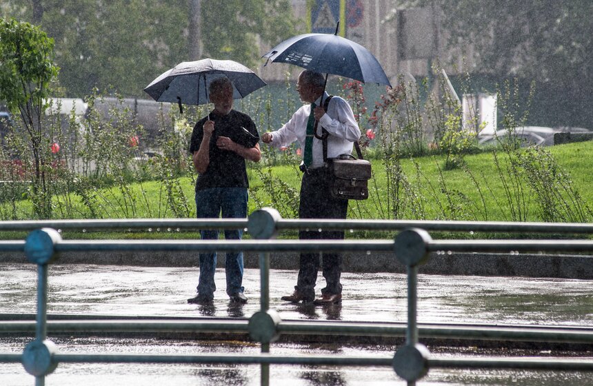 Мощный ливень обрушился на Москву 2 фото
