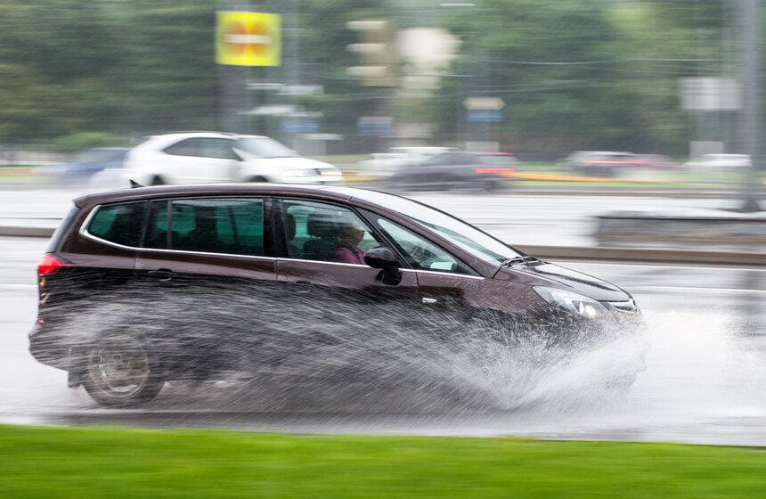 Мощный ливень обрушился на Москву 20 фото