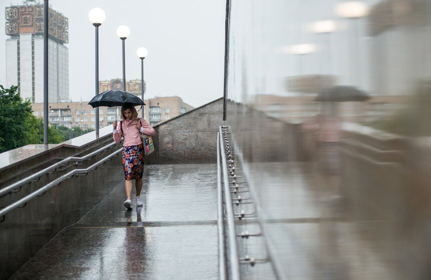 Мощный ливень обрушился на Москву 25 фото