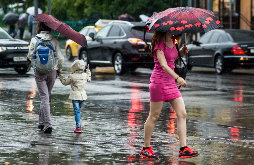 Мощный ливень обрушился на Москву 24 фото