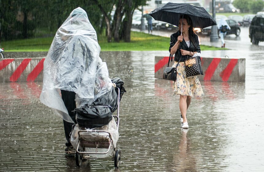 Мощный ливень обрушился на Москву 31 фото