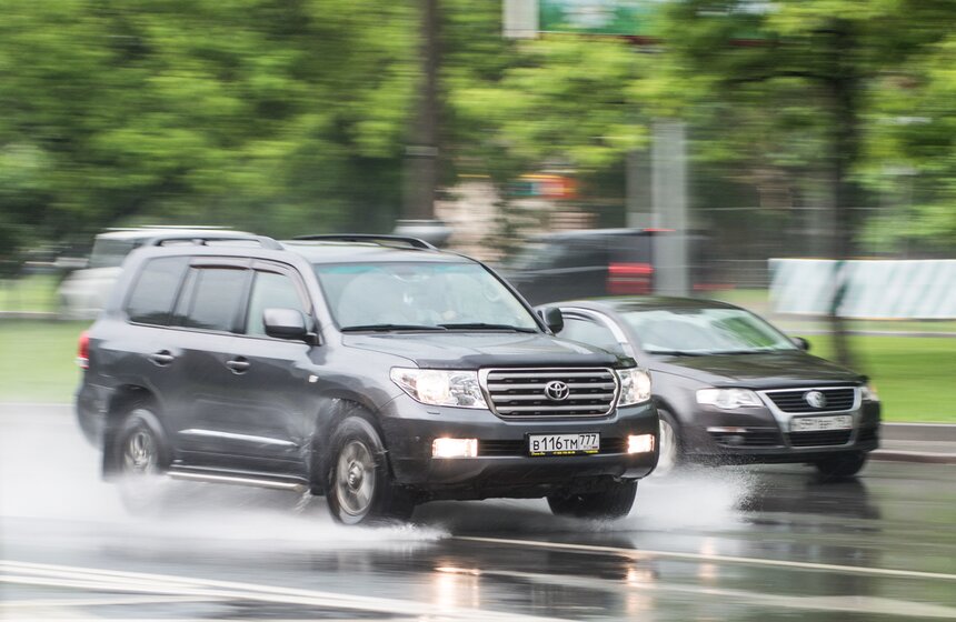 Мощный ливень обрушился на Москву 16 фото