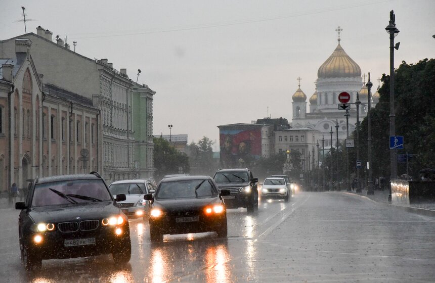 Мощный ливень обрушился на Москву 44 фото