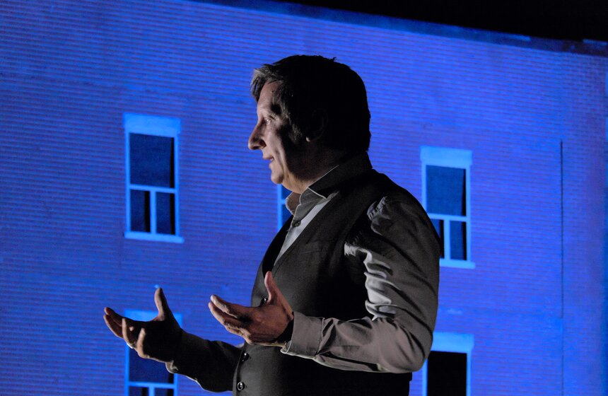 Спектакль Робера Лепажа "887" на Чеховском фестивале. Фото 6 фото