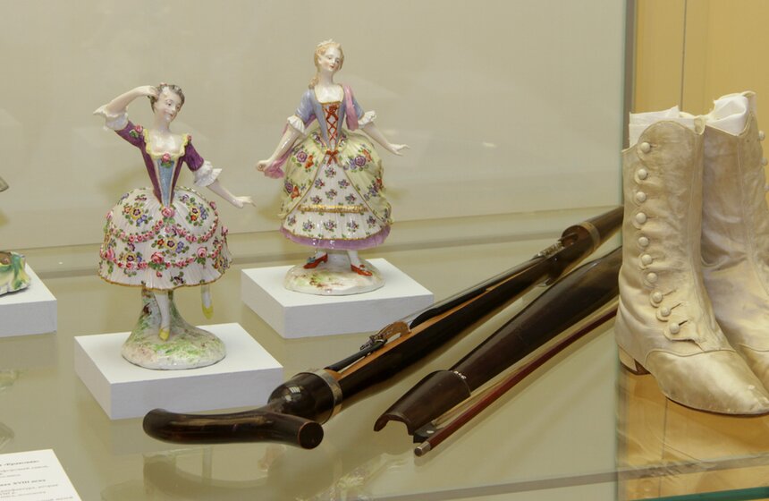 В парке "Царицыно" открывается выставка "Большой бал" 12 фото