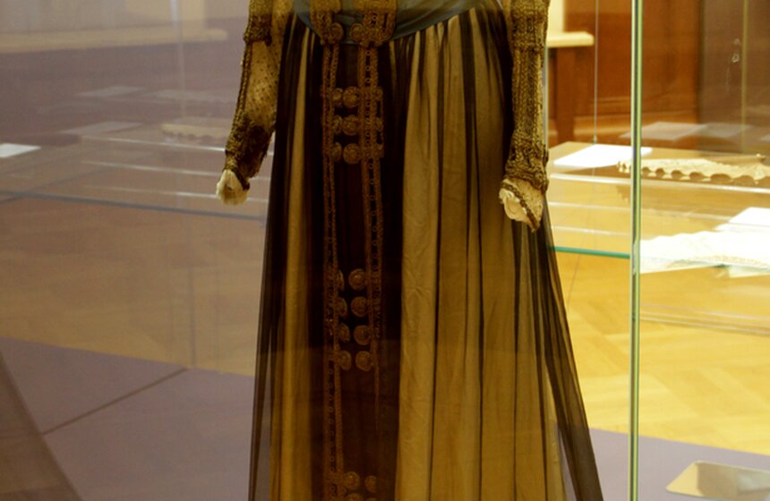 В парке "Царицыно" открывается выставка "Большой бал" 16 фото