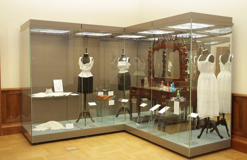 В парке "Царицыно" открывается выставка "Большой бал" 4 фото