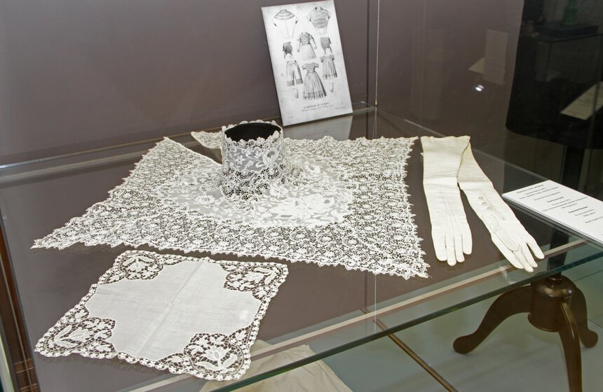 В парке "Царицыно" открывается выставка "Большой бал" 5 фото