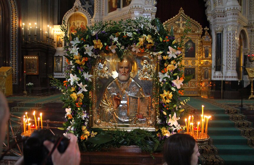 Очередь к мощам Николая Чудотворца в ХХС. Фоторепортаж 38 фото