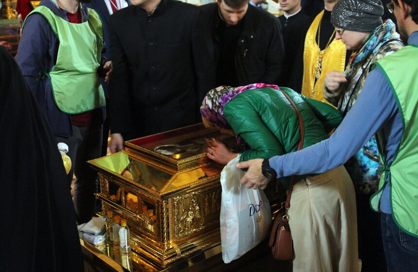 Очередь к мощам Николая Чудотворца в ХХС. Фоторепортаж 32 фото