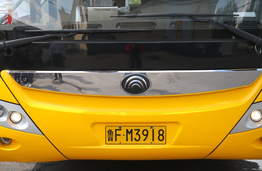 Электробус китайского производства начал курсировать по Москве 3 фото