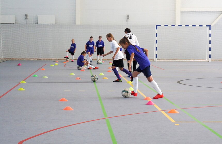 Собянин осмотрел новое футбольное поле спортивной школы "Сокол" 12 фото