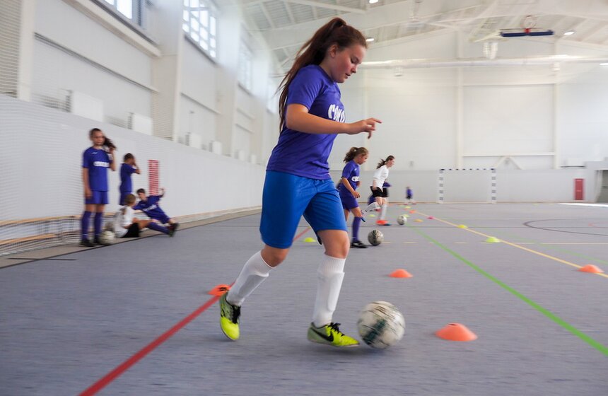 Собянин осмотрел новое футбольное поле спортивной школы "Сокол" 13 фото