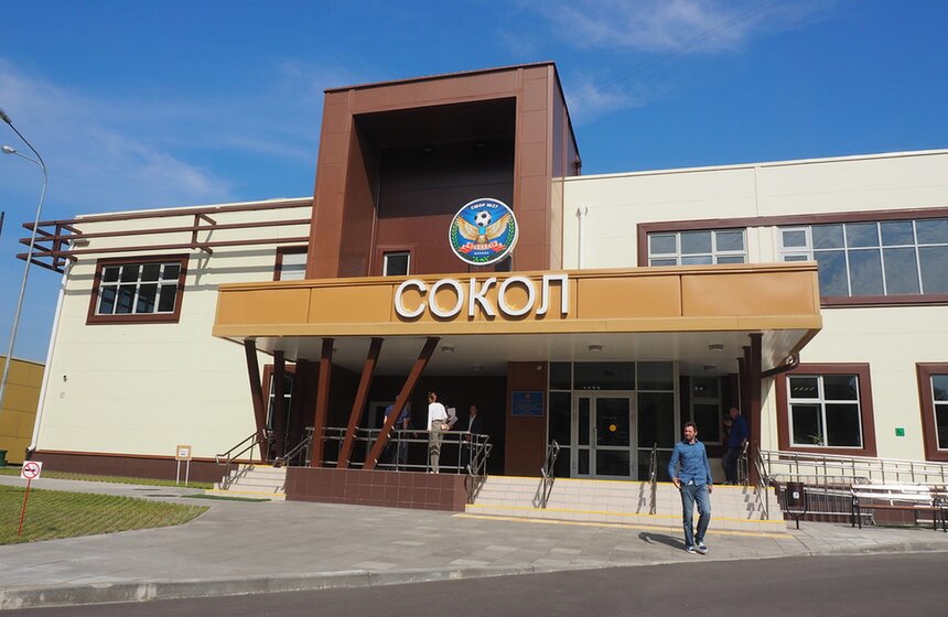 Собянин осмотрел новое футбольное поле спортивной школы "Сокол" 23 фото