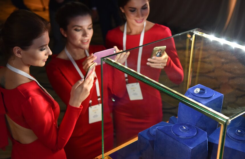 В столице состоялась презентация самого дорогого бриллианта в РФ 10 фото