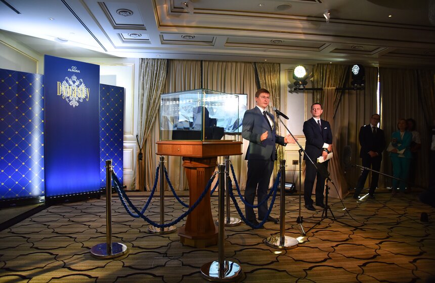 В столице состоялась презентация самого дорогого бриллианта в РФ 6 фото