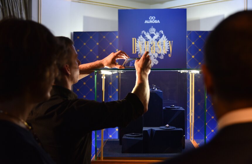 В столице состоялась презентация самого дорогого бриллианта в РФ 14 фото