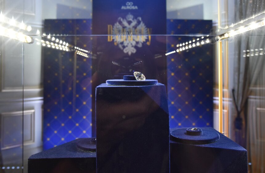 В столице состоялась презентация самого дорогого бриллианта в РФ 12 фото