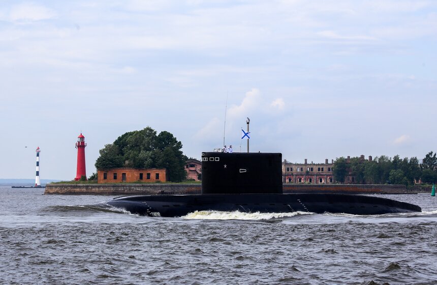 Репетиция морского парада в честь Дня ВМФ прошла в Кронштадте 32 фото