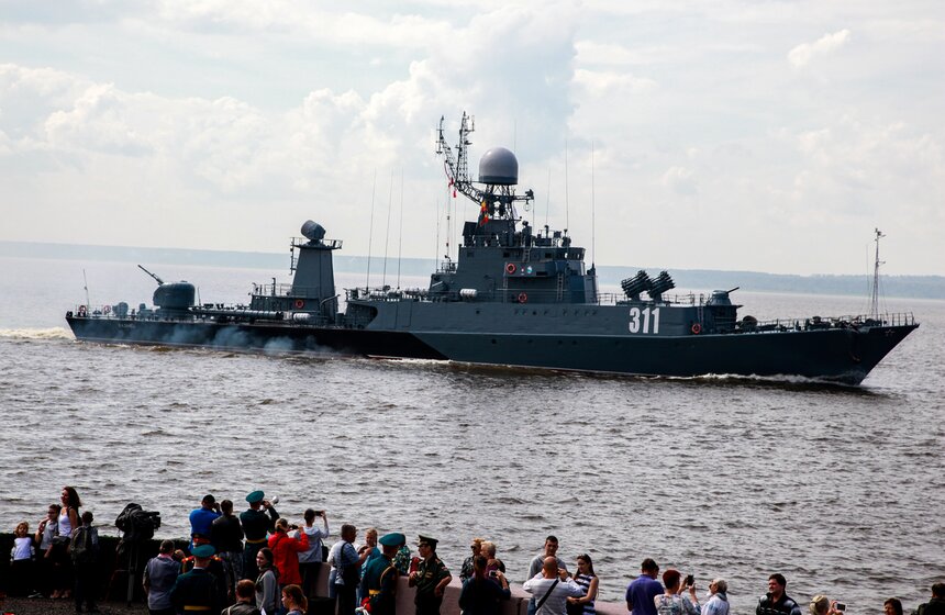 Репетиция морского парада в честь Дня ВМФ прошла в Кронштадте 36 фото
