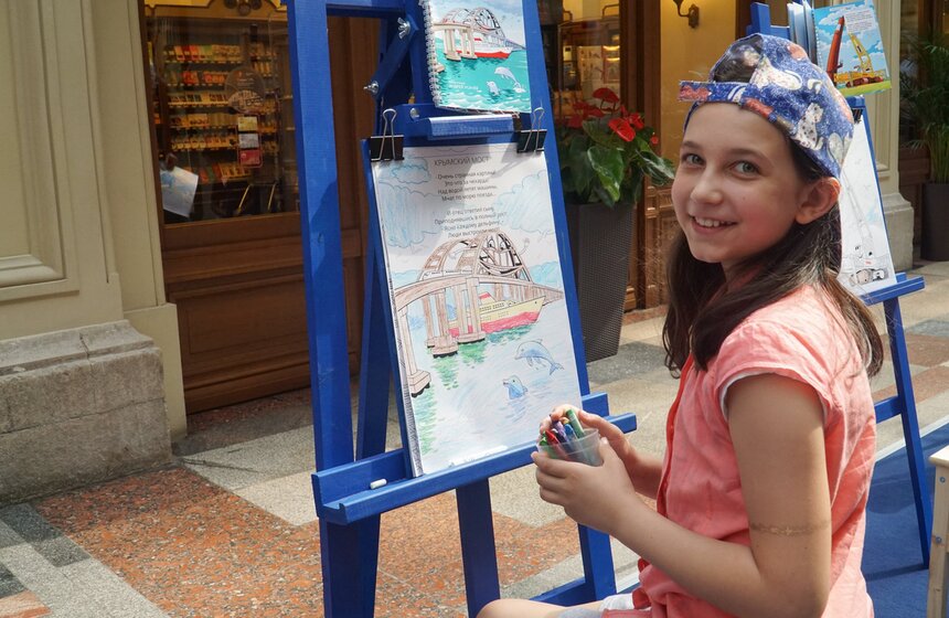 Выставка о строительстве моста через Керченский пролив в ГУМе 3 фото