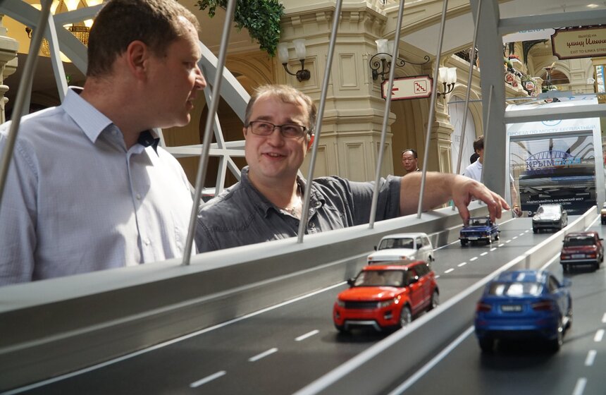 Выставка о строительстве моста через Керченский пролив в ГУМе 2 фото