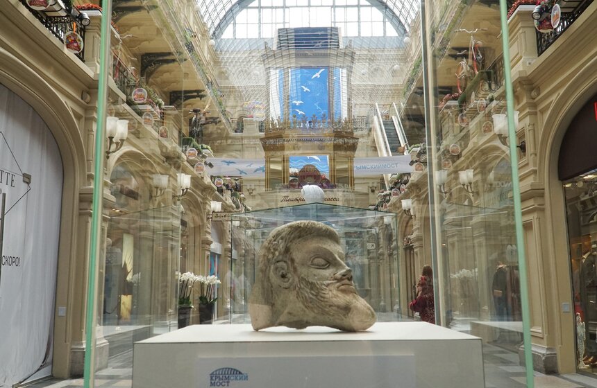 Выставка о строительстве моста через Керченский пролив в ГУМе 4 фото