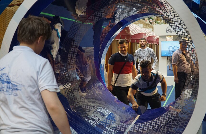 Выставка о строительстве моста через Керченский пролив в ГУМе 10 фото