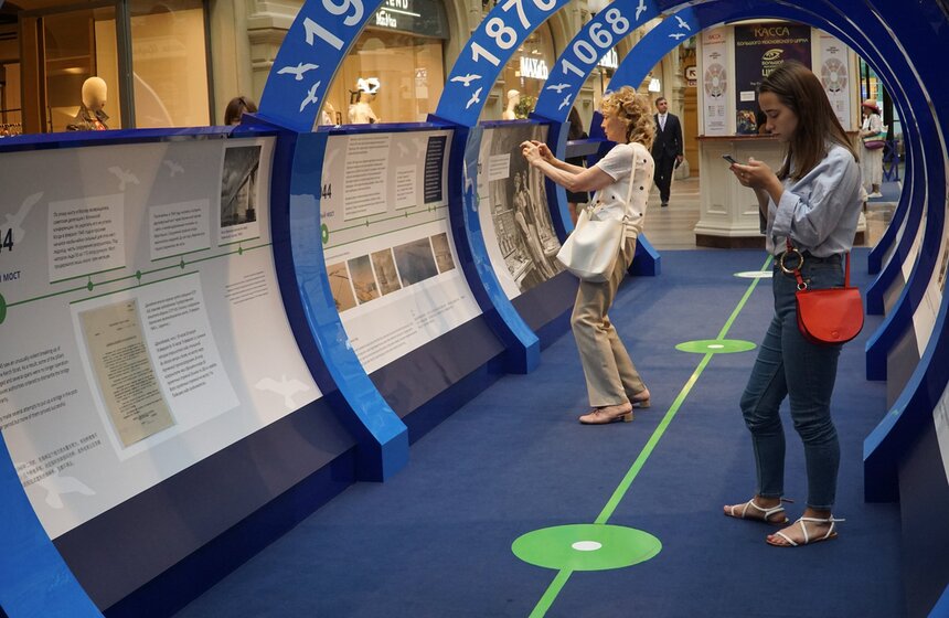 Выставка о строительстве моста через Керченский пролив в ГУМе 13 фото