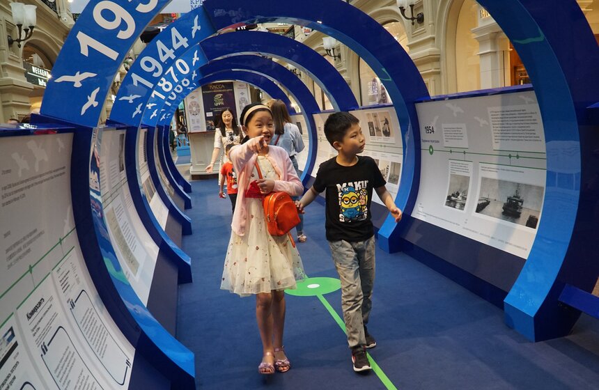 Выставка о строительстве моста через Керченский пролив в ГУМе 12 фото