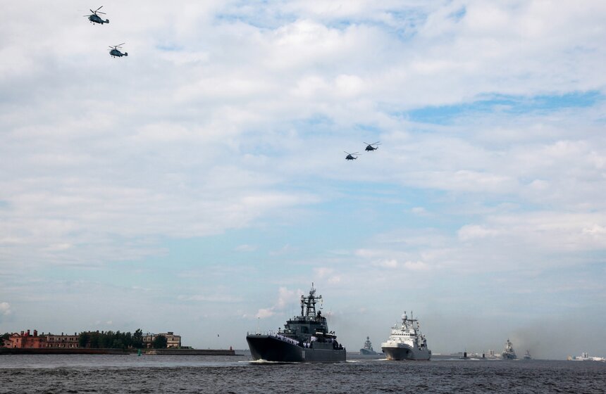 Репетиция морского парада в честь Дня ВМФ прошла в Кронштадте 14 фото