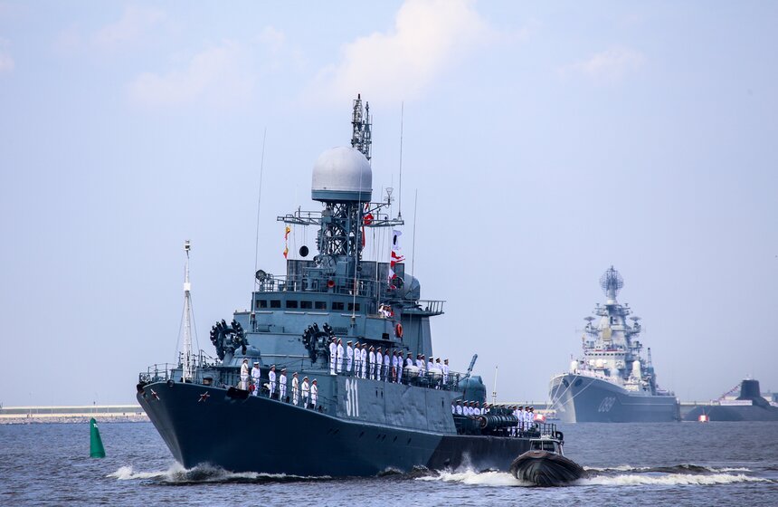 Репетиция морского парада в честь Дня ВМФ прошла в Кронштадте 17 фото