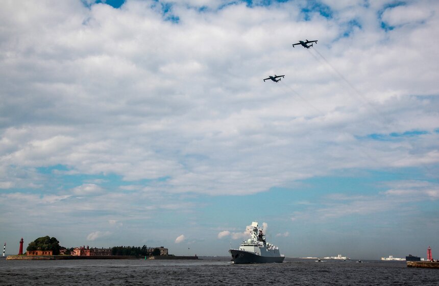 Репетиция морского парада в честь Дня ВМФ прошла в Кронштадте 21 фото
