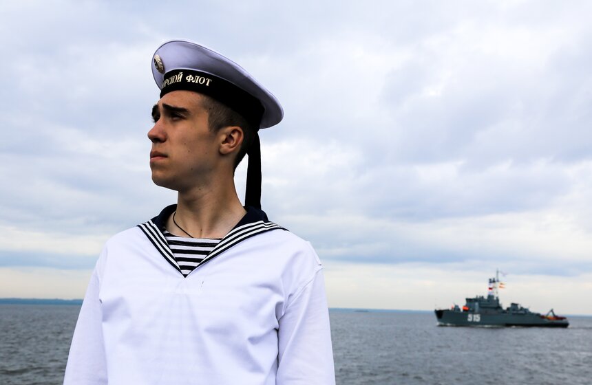 Репетиция морского парада в честь Дня ВМФ прошла в Кронштадте 10 фото