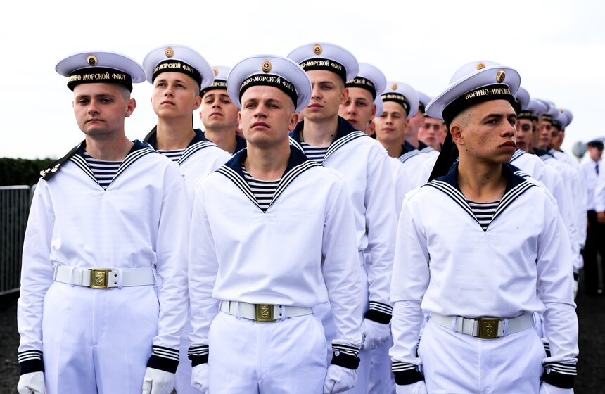 Репетиция морского парада в честь Дня ВМФ прошла в Кронштадте 9 фото