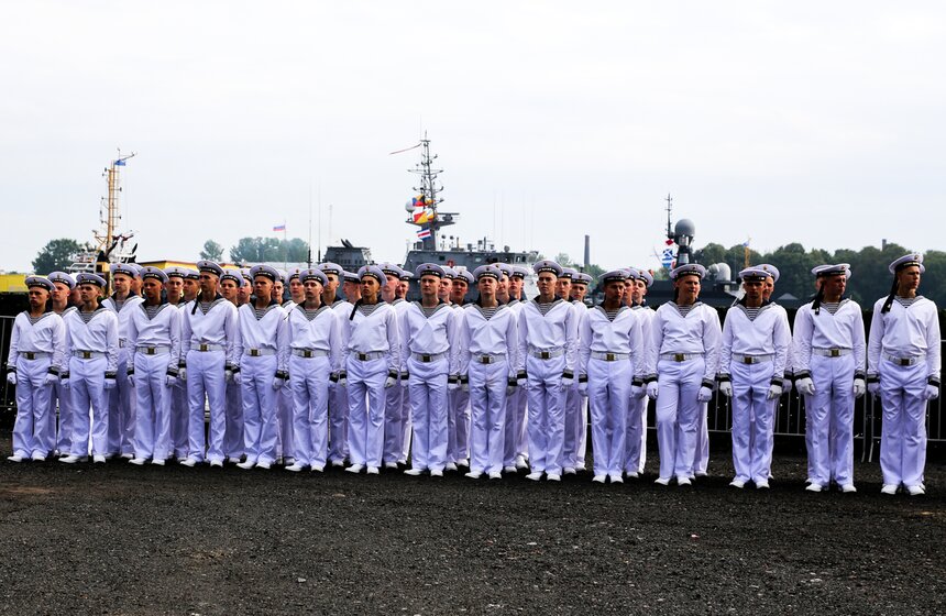 Репетиция морского парада в честь Дня ВМФ прошла в Кронштадте 8 фото
