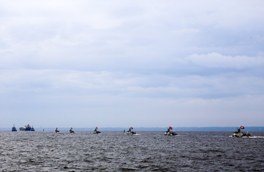 Репетиция морского парада в честь Дня ВМФ прошла в Кронштадте 4 фото